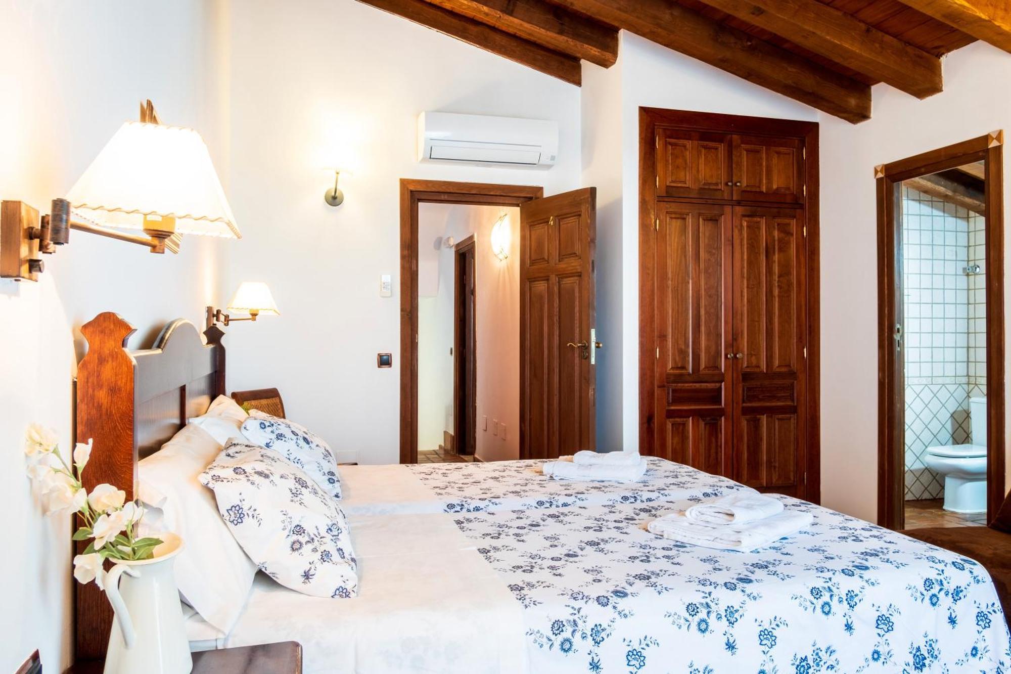 Affittacamere Casa Cuesta del Reloj Piedralaves Esterno foto